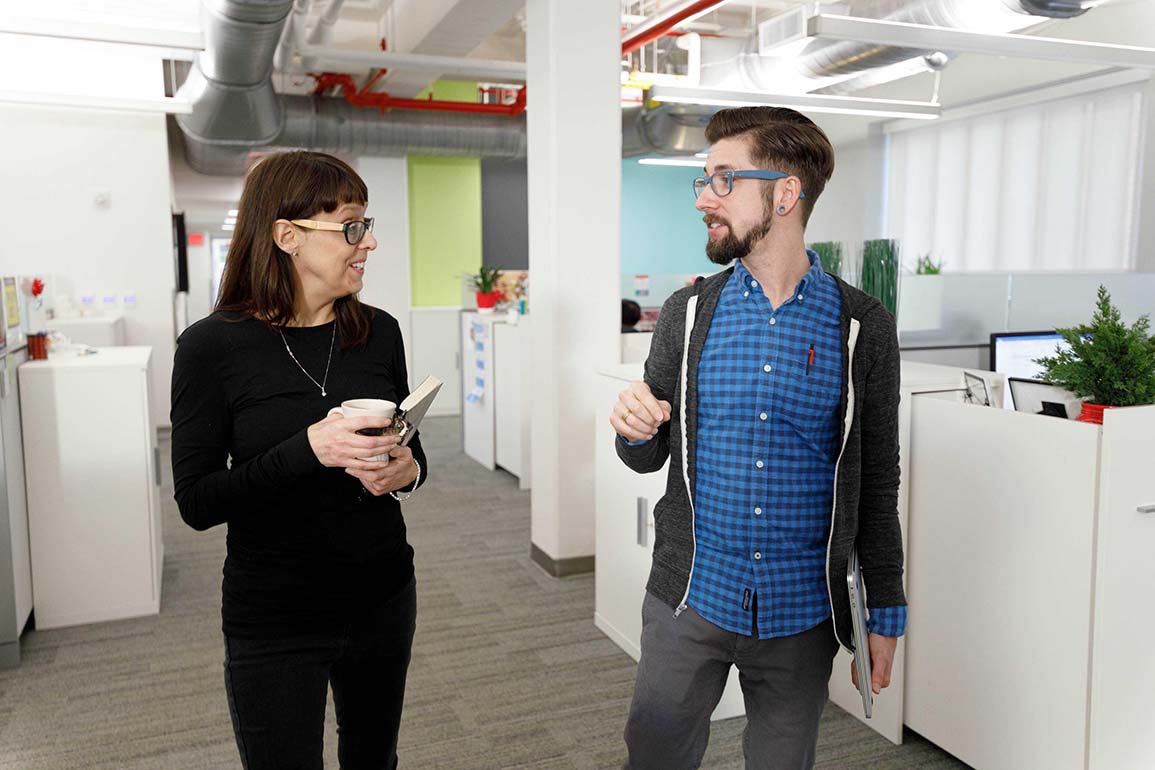 Woman and man talks in an office