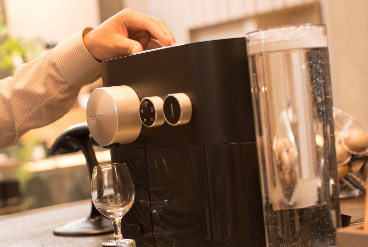 Making Nespresso with machine