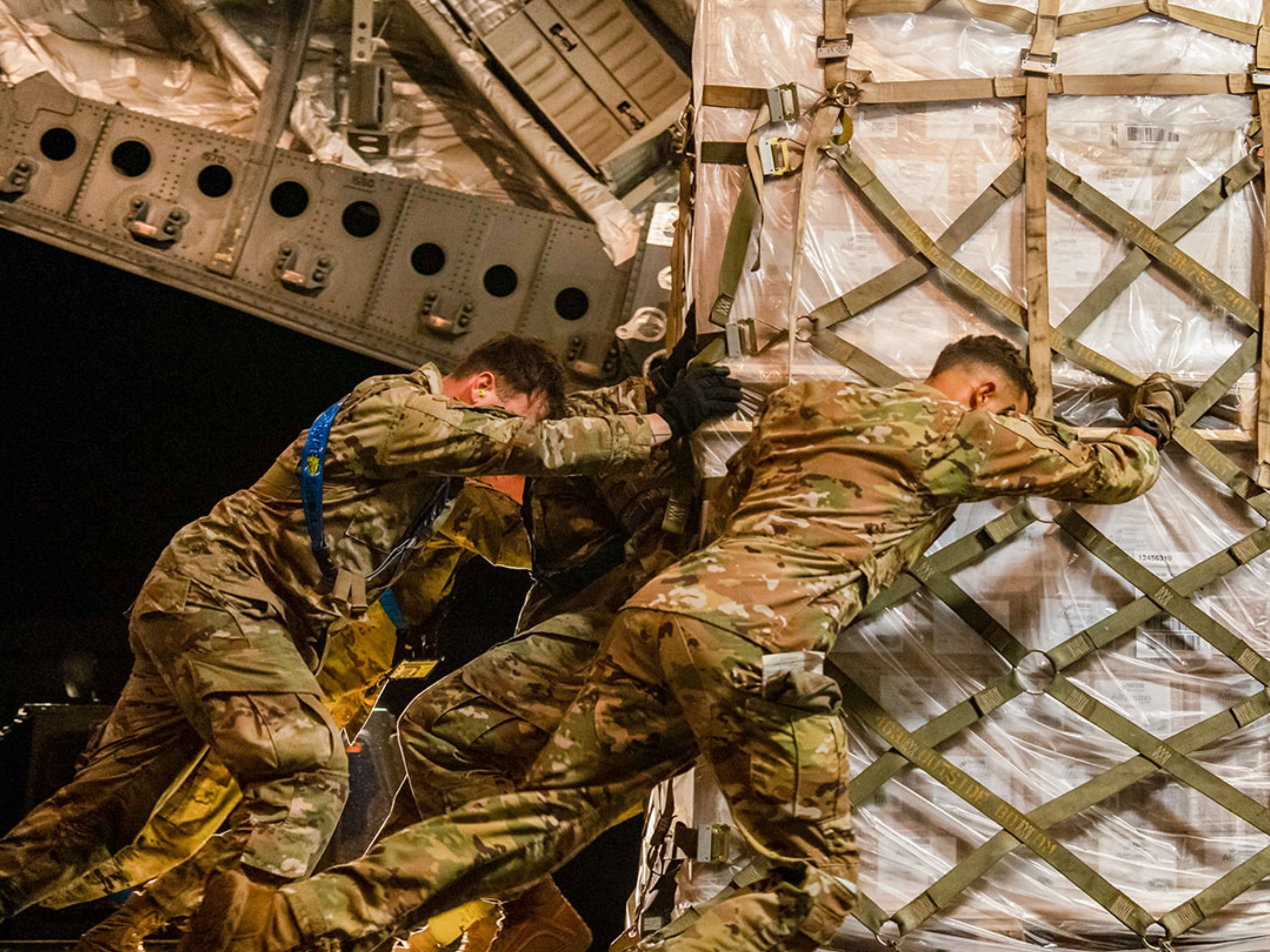 US National Guard members deliver formula during national shortage