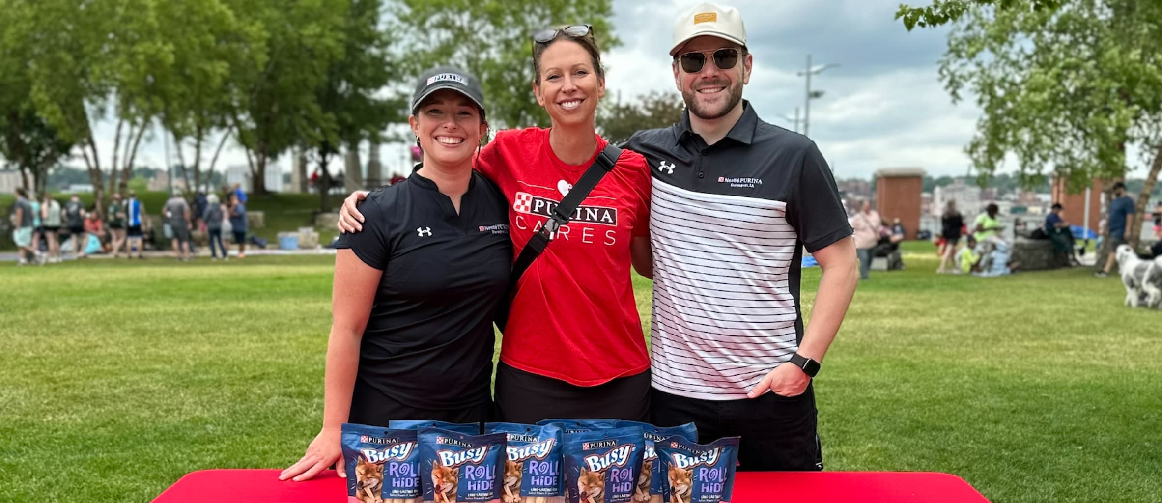 Purina Cares Volunteers