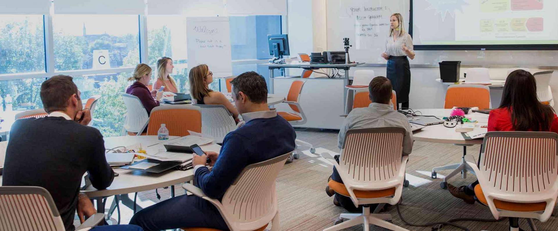 People sit in the meeting room and listen to the speaker